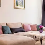 Rino Luxury شقة